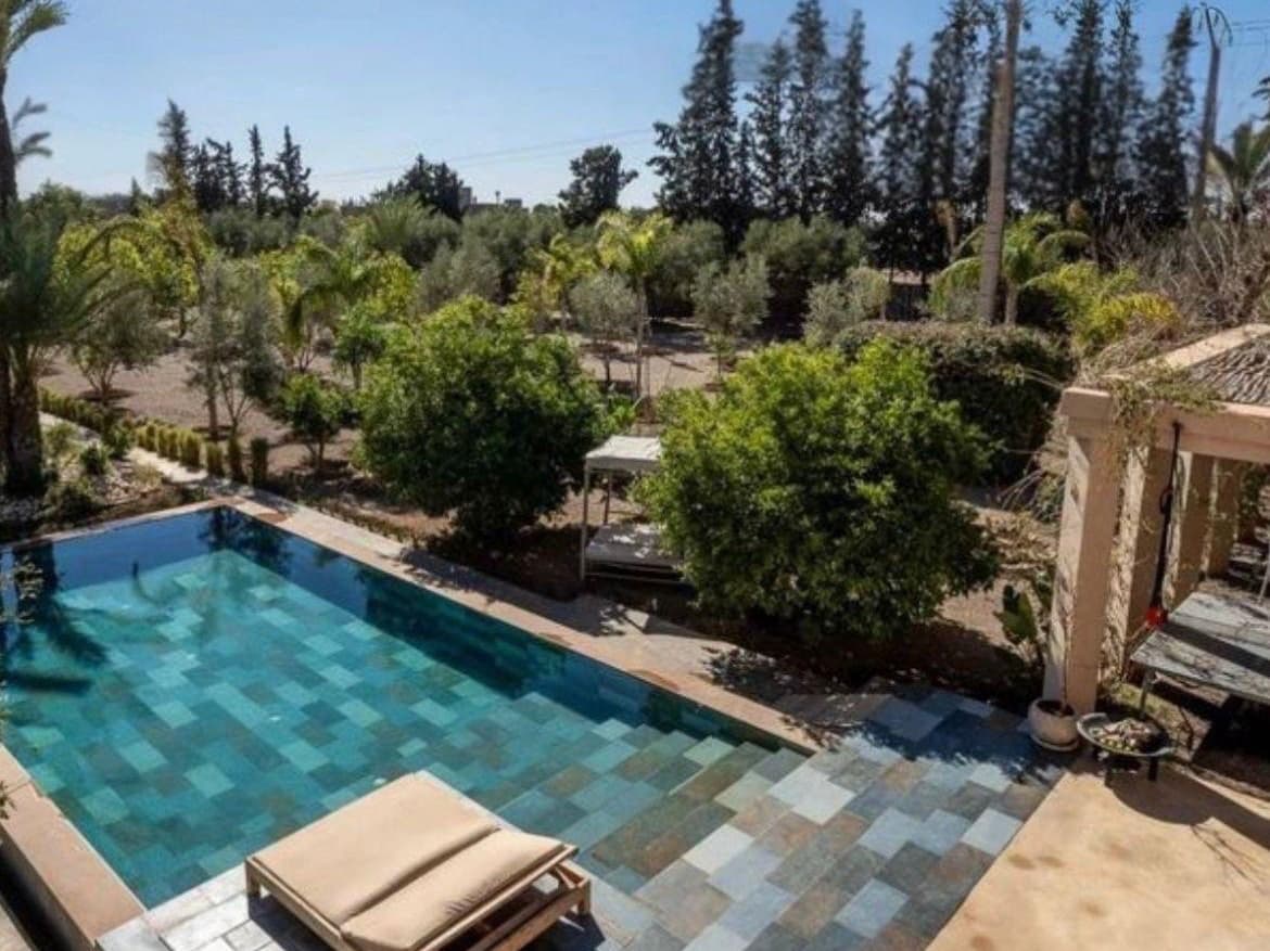 Piscine et jardin d'un bien en location courte durée à Marrakech